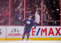 «Эдмонтон Ойлерз» дома одержал победу над «Ванкувер Кэнакс» в шестом матче серии второго раунда плей-офф Национальной хоккейной лиги (НХЛ) со счетом 5:1.