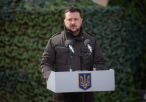 Президента Украины Владимира Зеленского могут обвинить в подрыве демократии в стране после того, как истечет его срок полномочий 20 мая