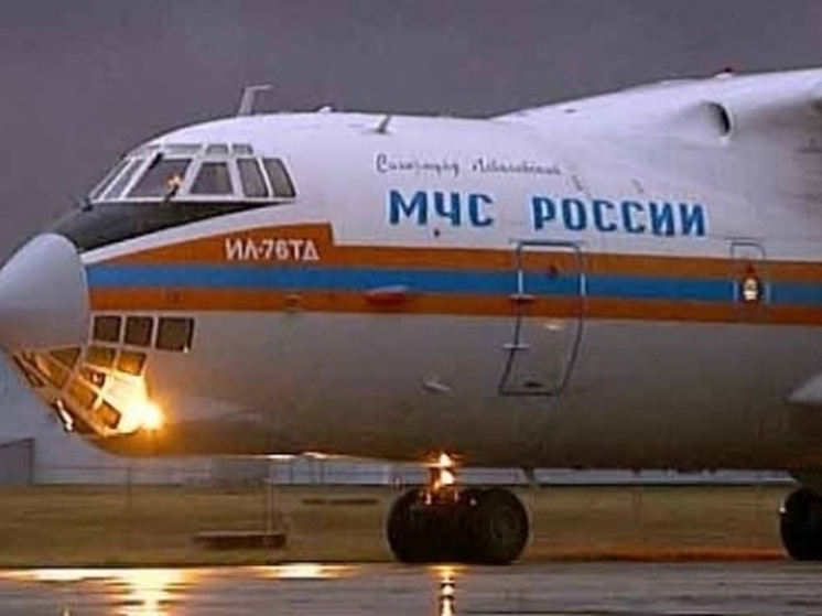 Спецборт с сотрудниками МЧС вылетел на поиски вертолета Раиси