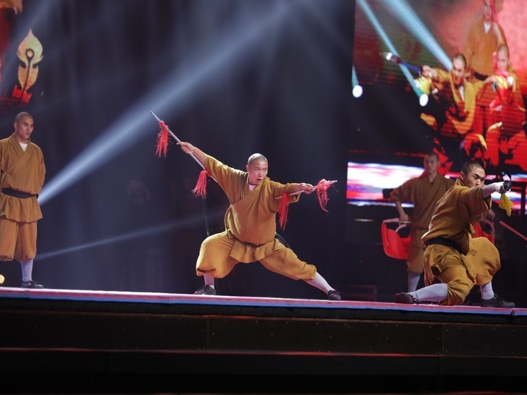 Мастерство владения боевыми искусствами продемонстрировали лучшие спортсмены России, а также монахи монастыря Шаолинь китайской провинции Хэнань