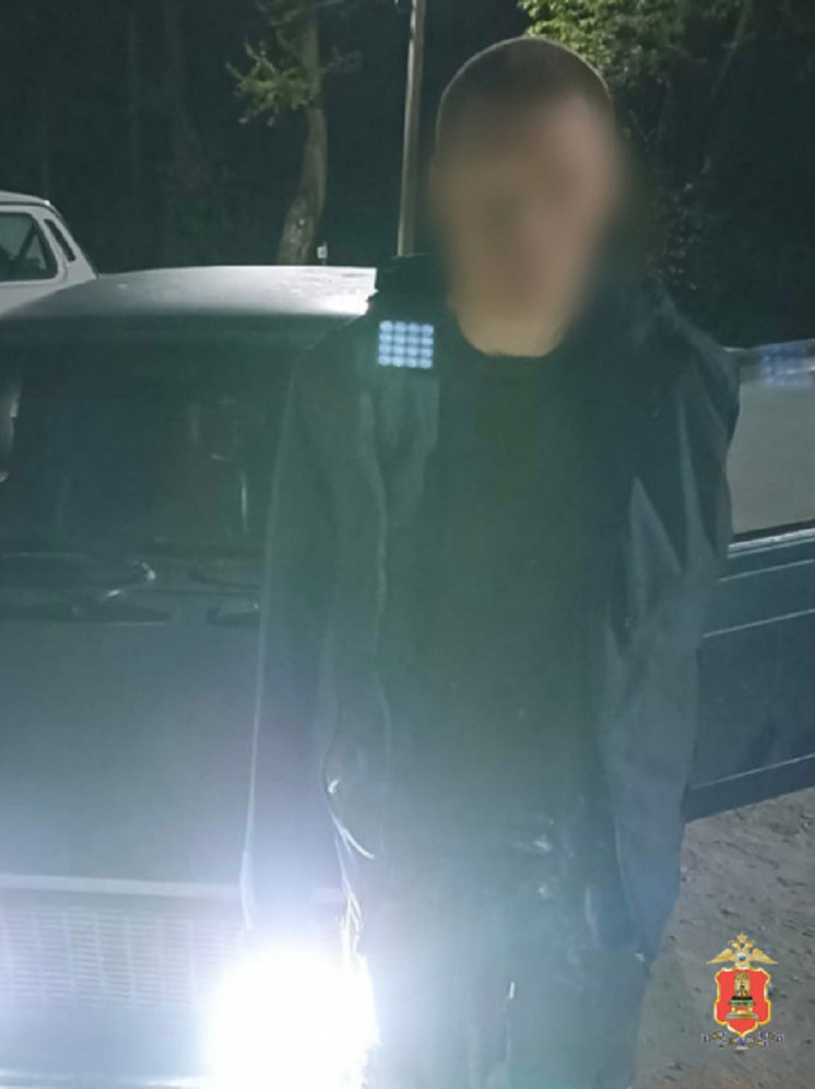 Полицейские выясняют, зачем житель Тверской области возил в багажнике наркотики