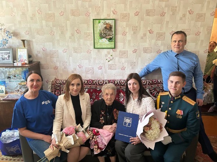 На Сахалине ветеран войны Нина Харенко отметила 102-й день рождения