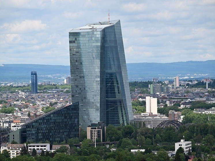 FT: ЕЦБ рекомендует европейским банкам ускорить уход из России из-за опасности введения санкций США