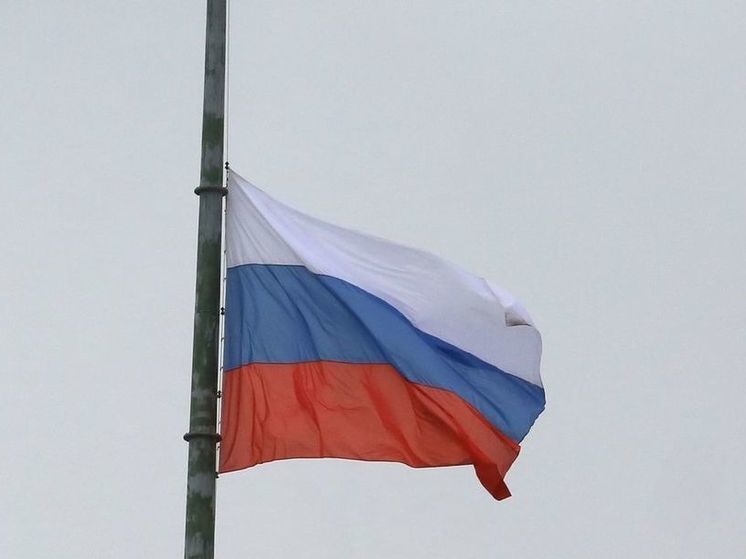 Посольство в Тегеране приспустило российский флаг после гибели Раиси