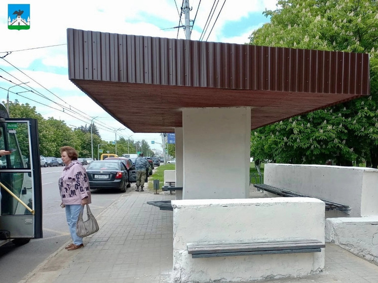 В Орле в порядок привели еще 3 остановочных павильона