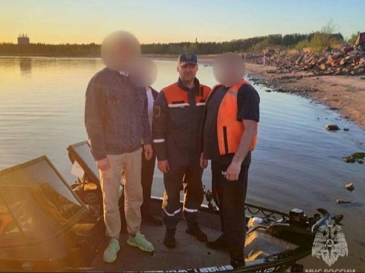 Инспектор ГИМС спас троих рыбаков в Финском заливе