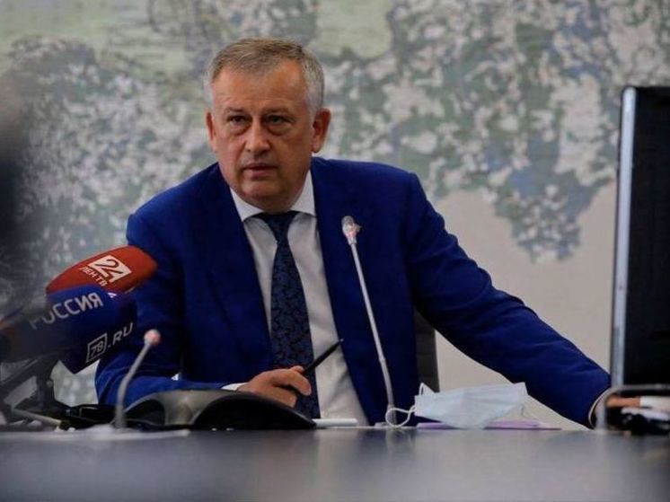 Спасти Волосовский хлебокомбинат, разобраться с перевозчиками, помочь жителям аварийных домов: эти и другие темы поднимали жители Ленобласти на прямой линии с губернатором Дрозденко