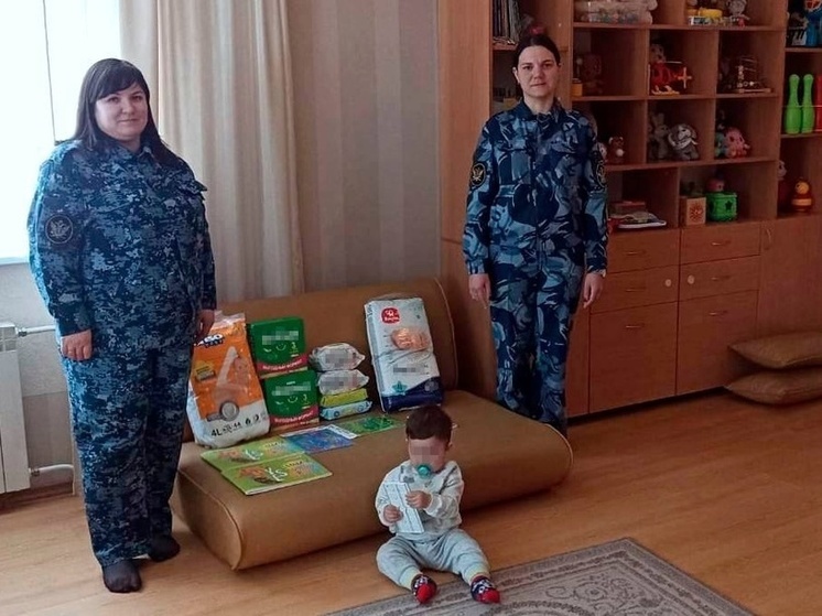 Сотрудники областного УФСИН подготовили подарки для малышей из Сафоновского дома для мамы