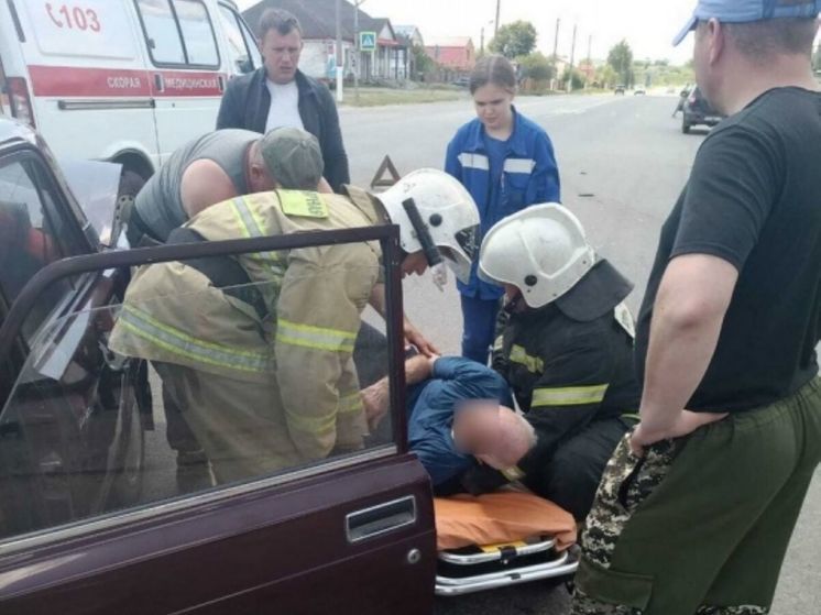 В массовой аварии под Курском пострадали пенсионер и ребенок