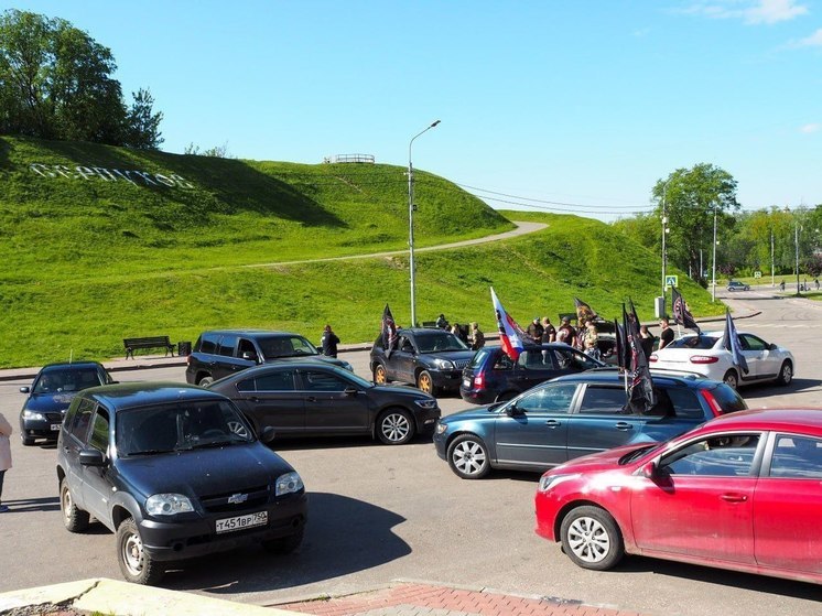 В Серпухове провели автопробег в честь военнослужащих