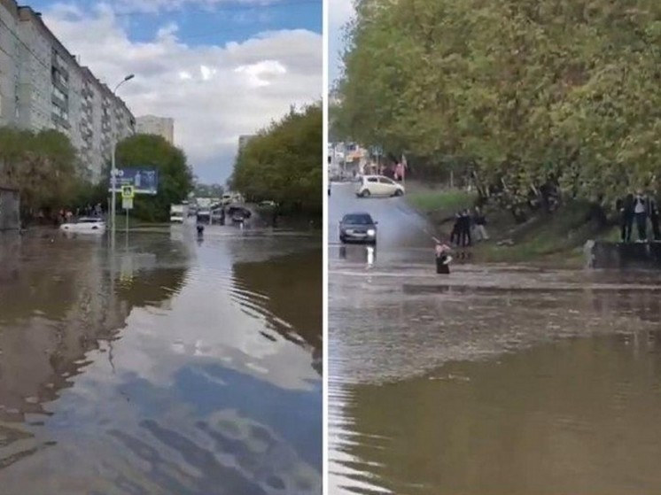 После ливня с градом в Новосибирске парень переплыл огромную лужу