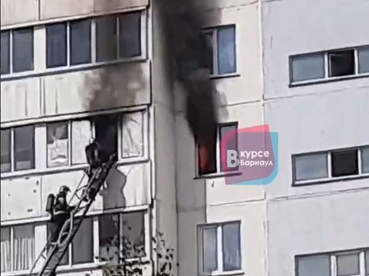 В Барнауле эвакуировали жильцов десятиэтажки из-за пожара в квартире