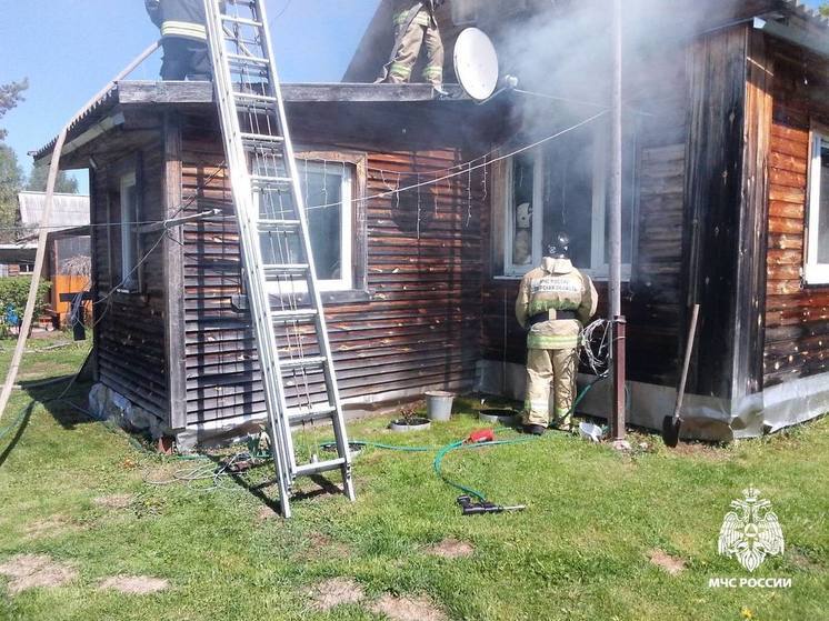 В Тверской области загорелся жилой дом
