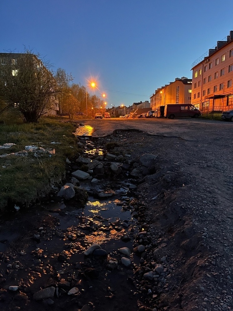 Жители Петрозаводска тонут в ожидании помощи с протечкой труб