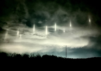 Девять световых столбов, появившихся в небе над японской префектурой Тоттори, стали причиной паники некоторых местных жителей