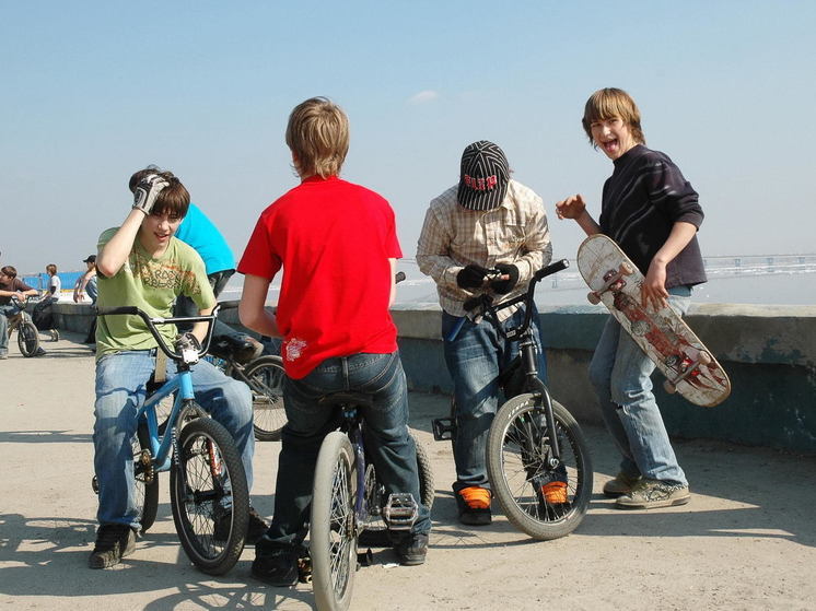 Саратовским подросткам запретят собираться ночью на набережной