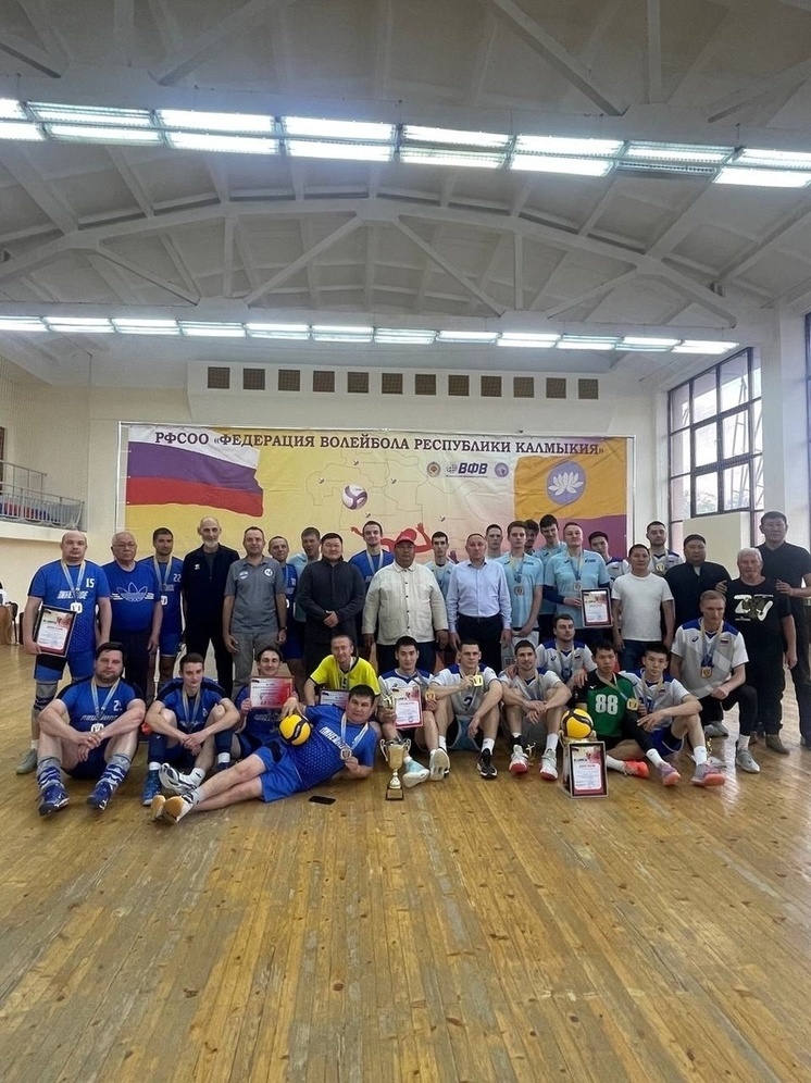 В Калмыкии провели турнир по волейболу среди любительских команд