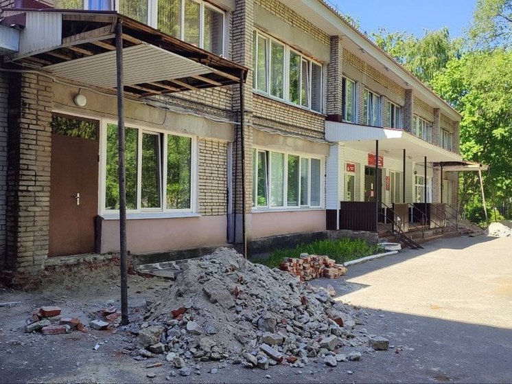 В Кузнецке отремонтируют вход детской поликлиники