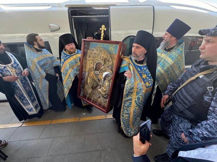 Тихвинскую икону Божией матери отправили в Москву на неделю