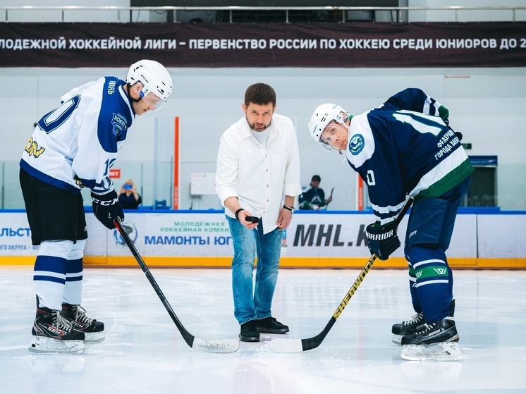 В Югре проводят турнир среди ветеранов хоккея