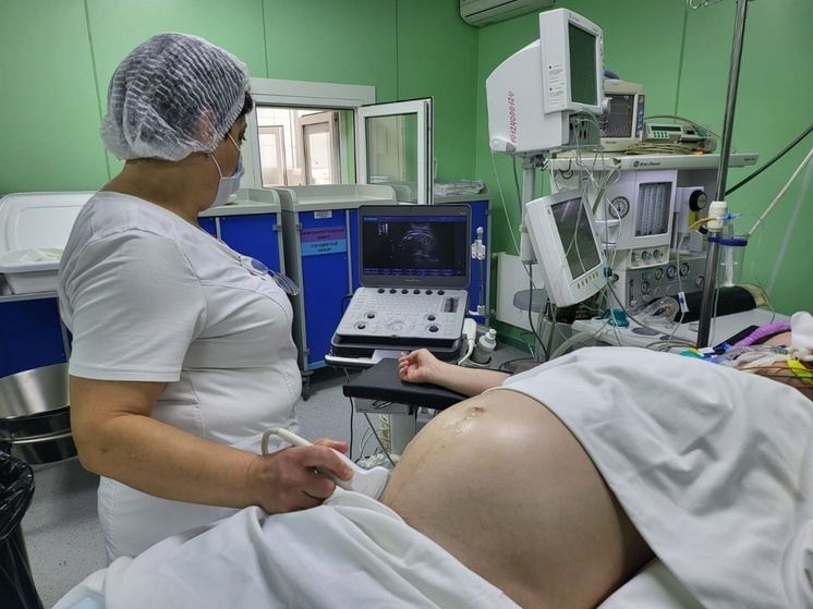 В Краевой клинической больнице №2 спасли беременную женщину и ее ребенка