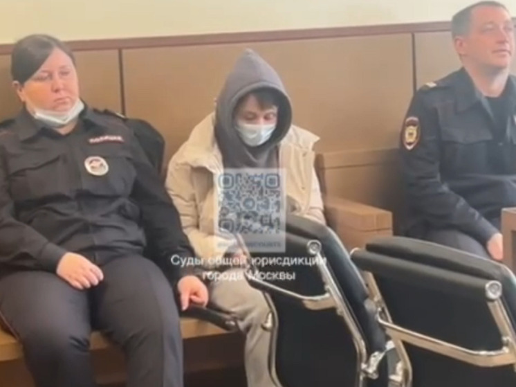 Суд арестовал замешанную в деле о торговле детьми полицейскую из Алтайского края