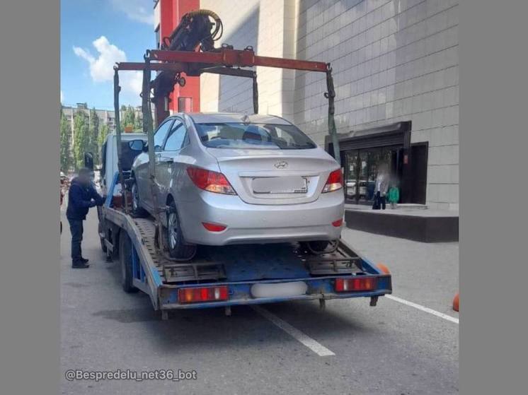 В Воронеже эвакуировали за неделю 325 автомобилей