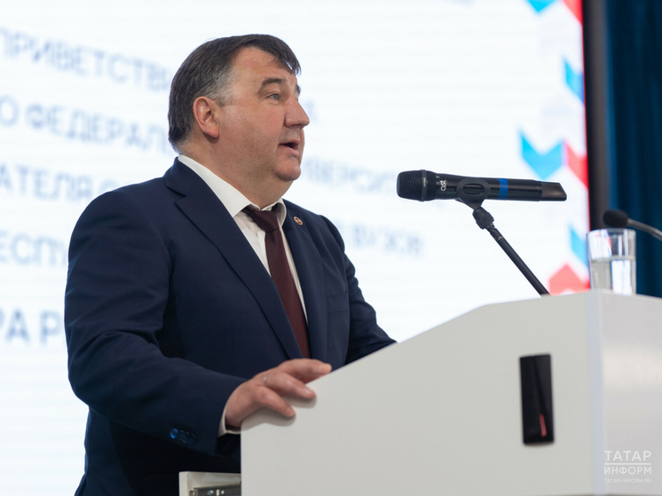 Путин наградил ректора КФУ Ленара Сафина орденом Александра Невского