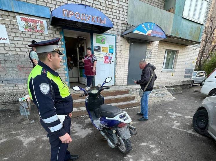 В Рязани сотрудники Госавтоинспекции остановили пьяного мужчину на скутере