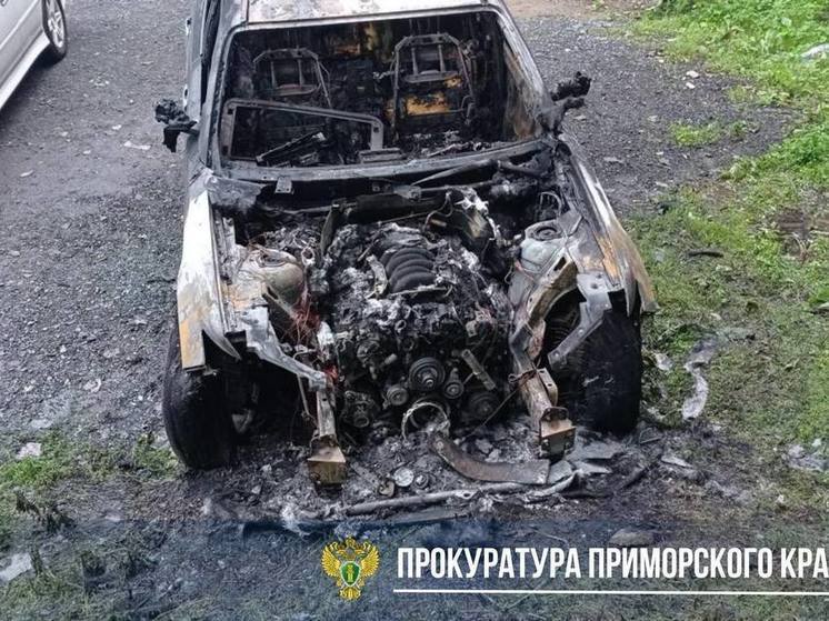 Мужчина сжег дорогой автомобиль из-за брызг из лужи во Владивостоке