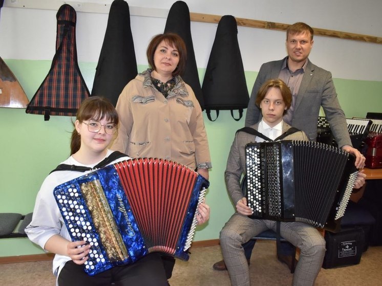 В Смирных детская школа искусств получила новые музыкальные инструменты