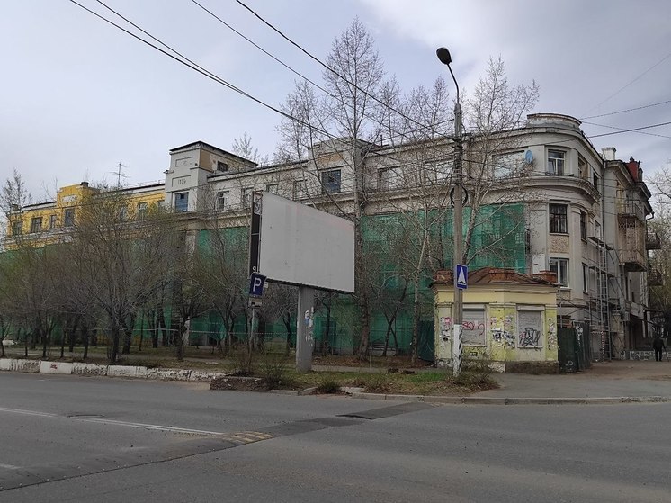 Читинцы угадали новый цвет фасада дома на улице Амурской