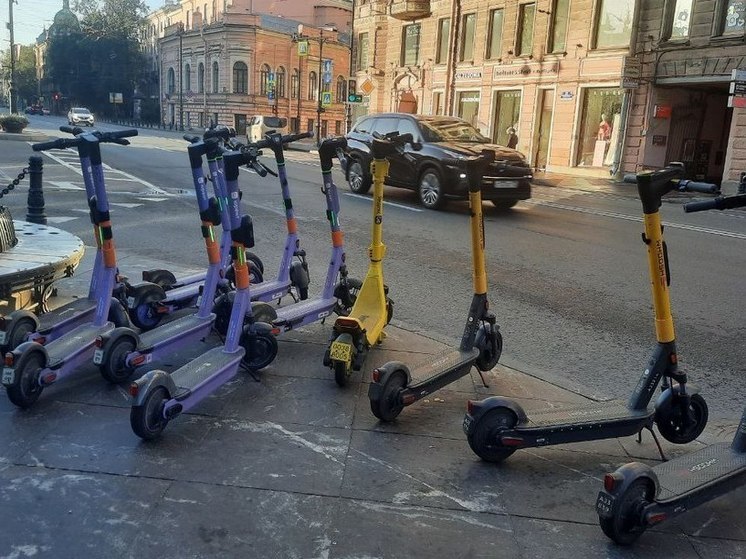 В Петербурге ограничили скорость электросамокатов возле 13 станций метро