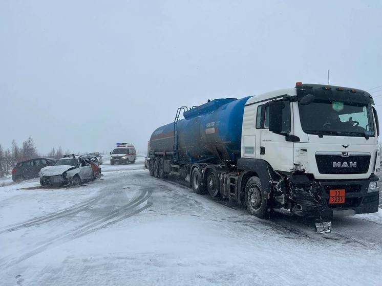 На трассе Сургут — Салехард в массовом ДТП пострадали 3 человека