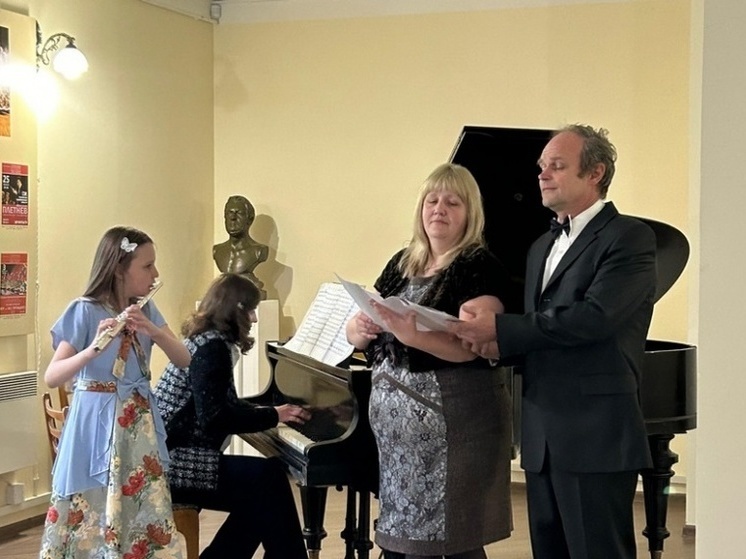 Юные музыканты Смоленска побывали с концертом в Новоспасском