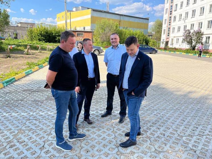 Александр Рем проконтролировал благоустройство по партийной программе