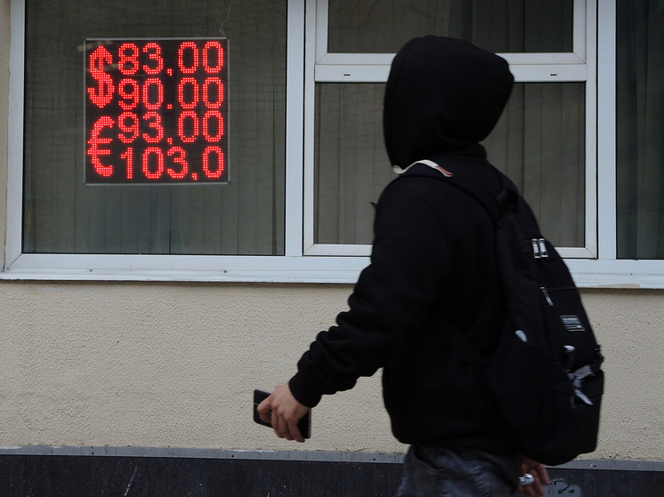 Рубль пытается отвоевать позиции у доллара