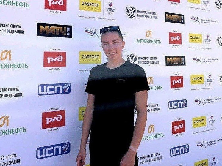 Олег Николаев поздравил чувашских легкоатлеток с медалями чемпионата России
