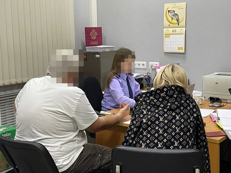 Полицейского и директора автошколы в Новосибирске обвиняют во взяточничестве