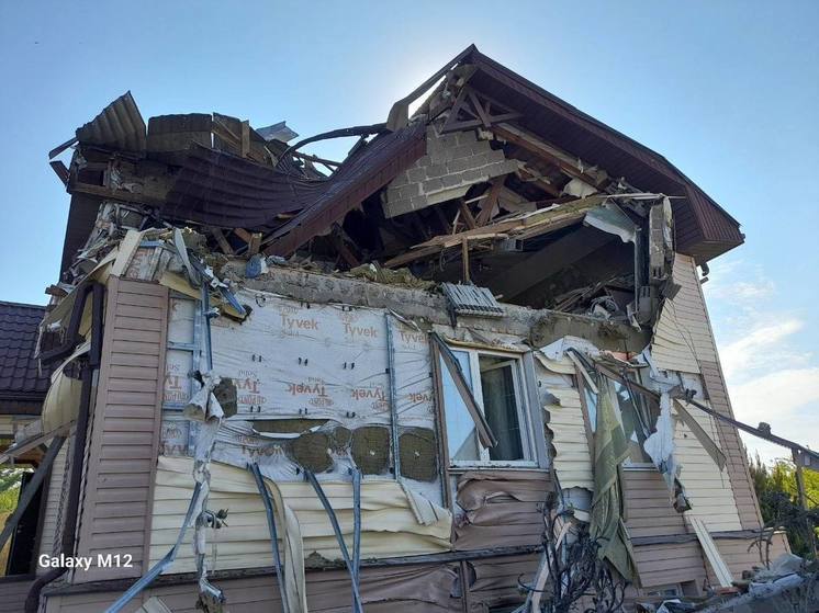 Украинский беспилотник упал на дом в белгородском селе: погибла женщина
