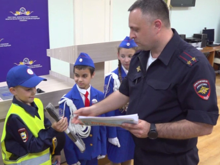 Юного инспектора из Раменского пригласили в отделение ГИБДД