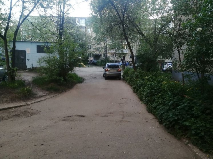 В Твери во дворе дома сбили ребенка