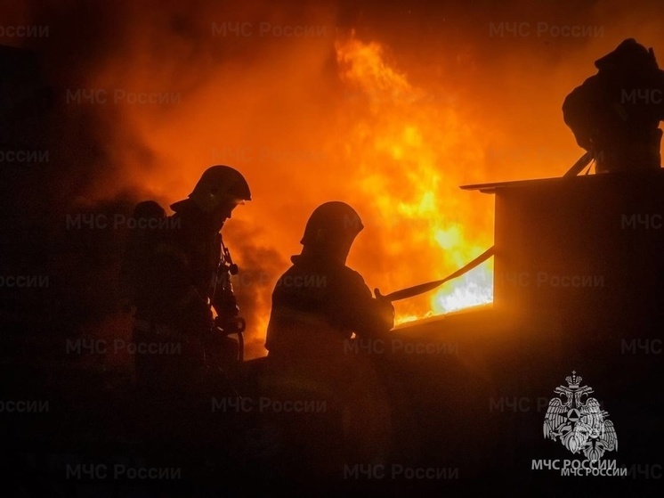 В Угранском районе сгорел двухквартирный жилой дом