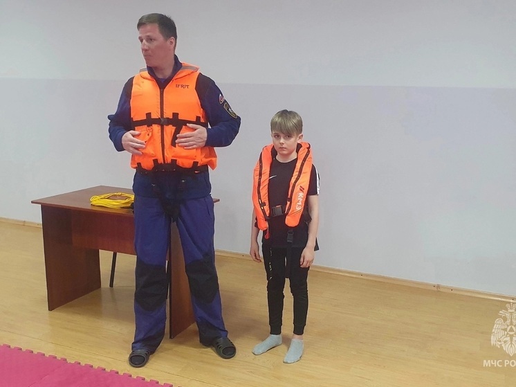 Детям в НАО поведали о средствах спасения и способах их применения