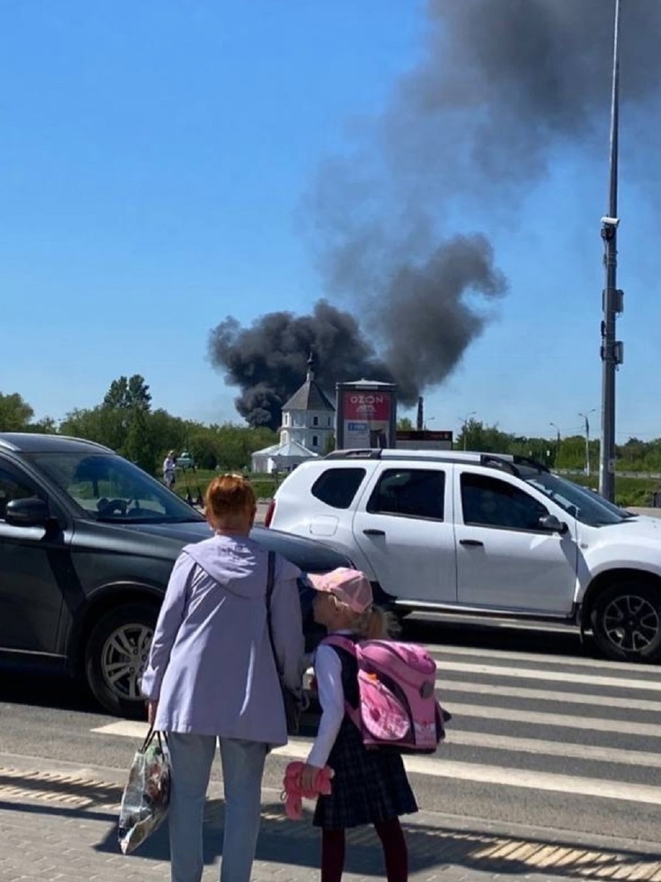Жители Твери сообщают о крупном пожаре в центре города