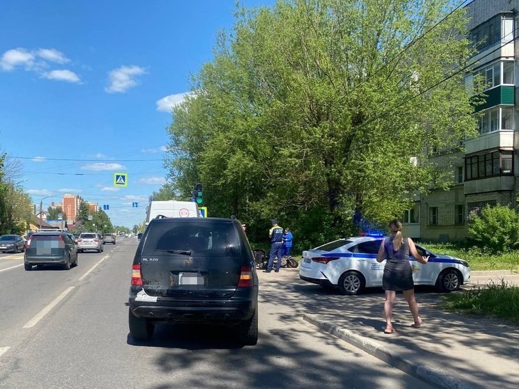 В Твери рядом со школой №34 сбили мужчину на мопеде