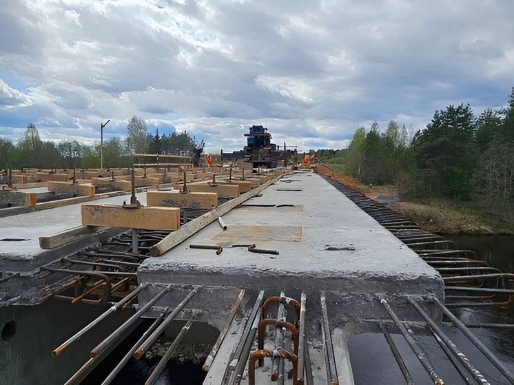 Продолжается капремонт моста через реку Кокшеньгу