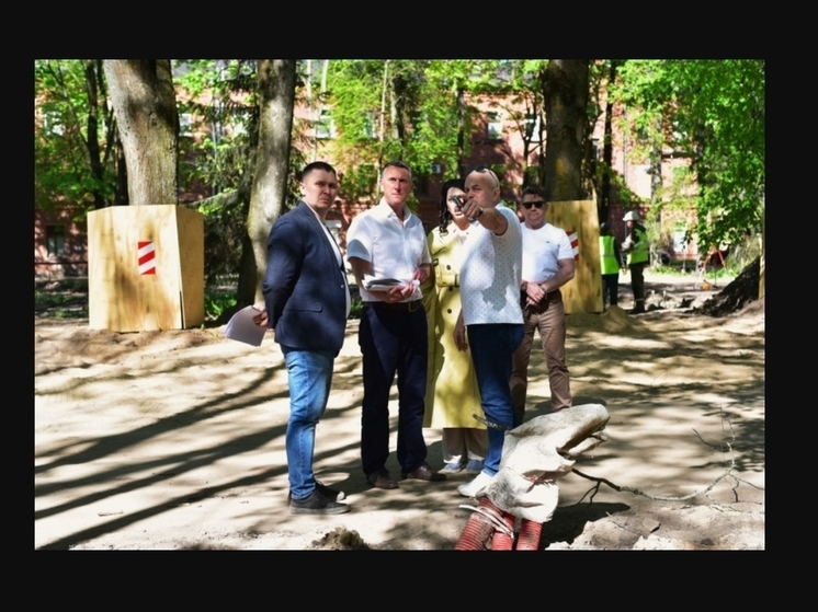 В сквере Великого Новгорода начались работы по благоустройству