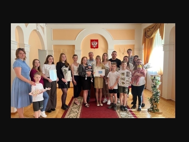 Новгородские семьи в Боровичах получили сертификат на улучшение жилья