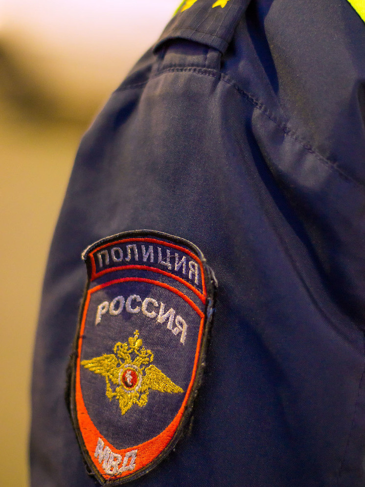 Полиция Челябинска задержала юношу, скакавшего по крышам чужих авто